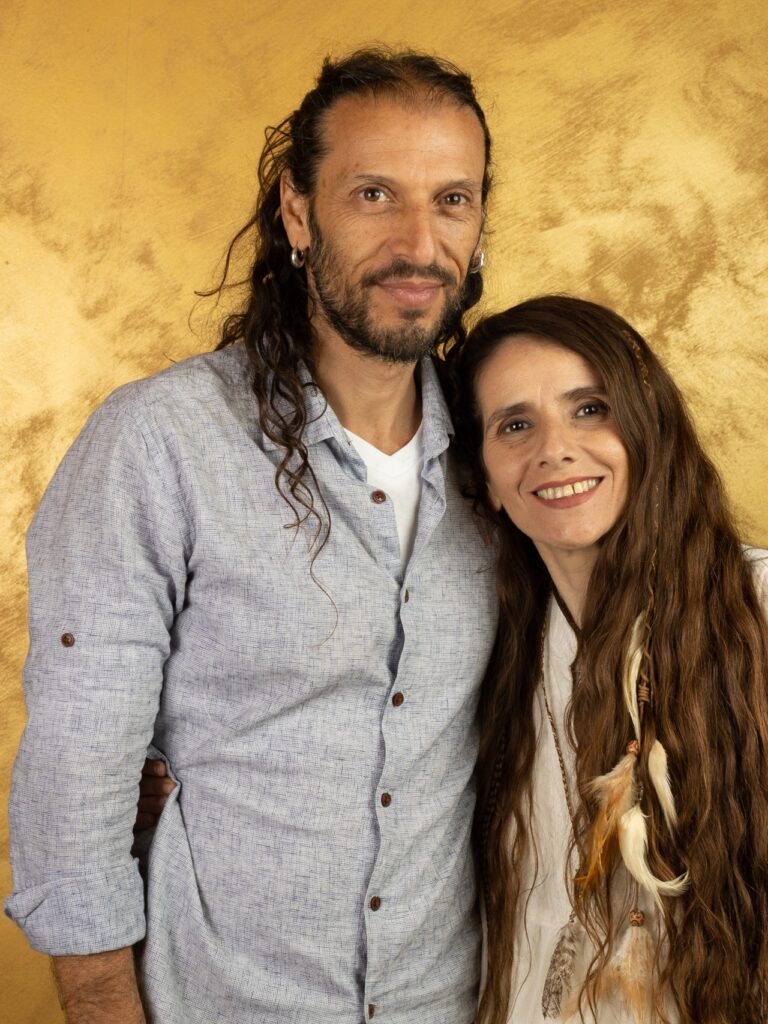 ו׳איט ואורי על רקע זהב